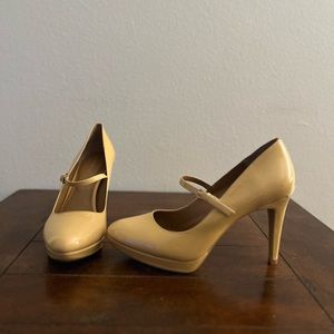 Calvin Klein High Heels (Beige & Size 9)